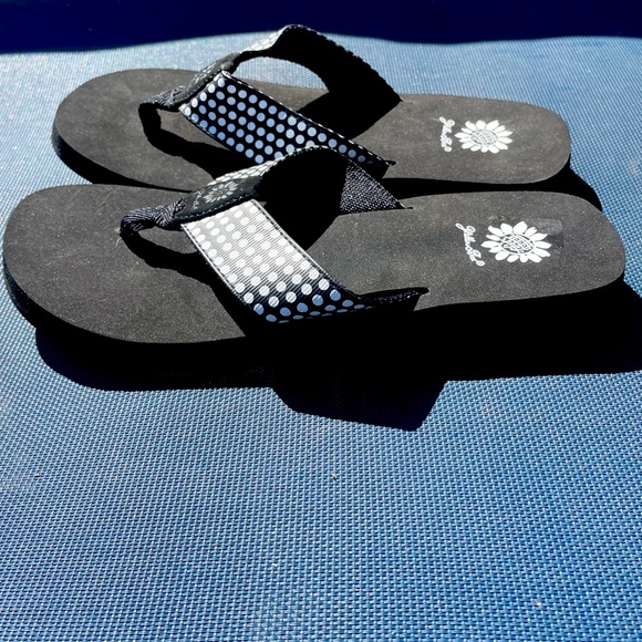 Yellow Box, Fromy, Black with White Dots, Flip Flops, Size 9.5 - Picture 2 of 5